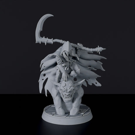 Fantasy miniatures of Aren Gracht warrior with scythe and cloak for Vampire Hunters army