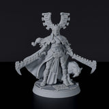 Fantasy miniatures of amazon Coyotla Archhuntress warrior with  swords cat beast - Jurassic Amazons army