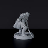 Dedicated set for Bloodfields Griffon Knights army - fantasy miniature of Reiner Schattenblade knight with sword and cloak