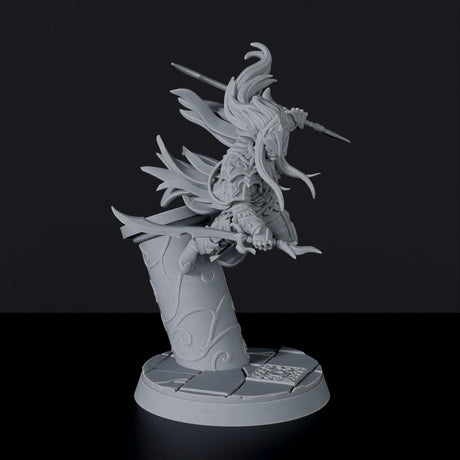 Fantasy miniatures of elf male warrior Elesar Painsinger with spear - Bloodfields tabletop RPG game