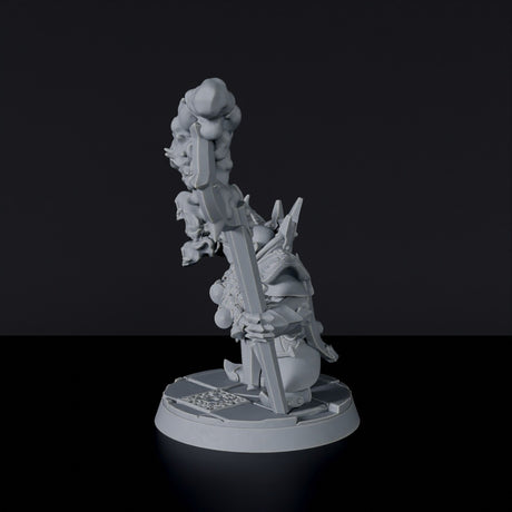 Miniature of Ishan-Go dwarf warlock with staff - dedicated set for Corrupted Dwarfs army